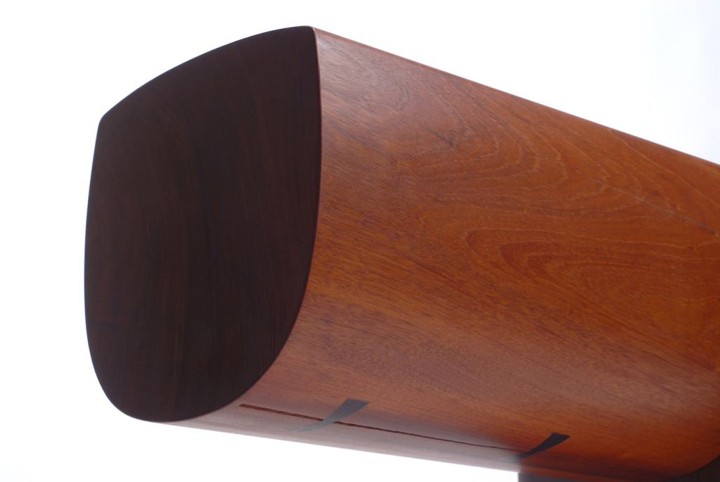 2023
Solid Mahogany, Palisander 
Handmade by the artist
240 x 32 x h45 cm
Limited edition of 3